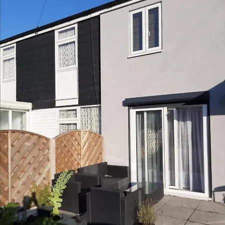 Lovely 2-Bed Apartment In Coventry Exterior photo