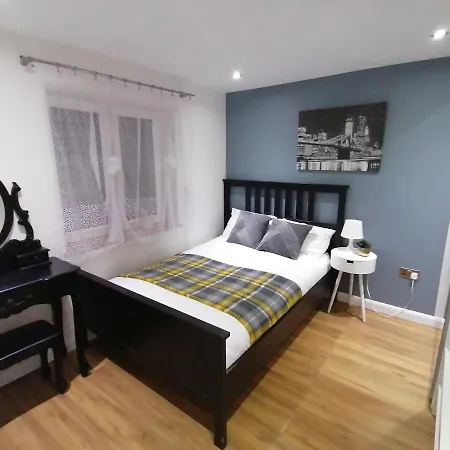 Lovely 2-Bed Apartment In Coventry Exterior photo